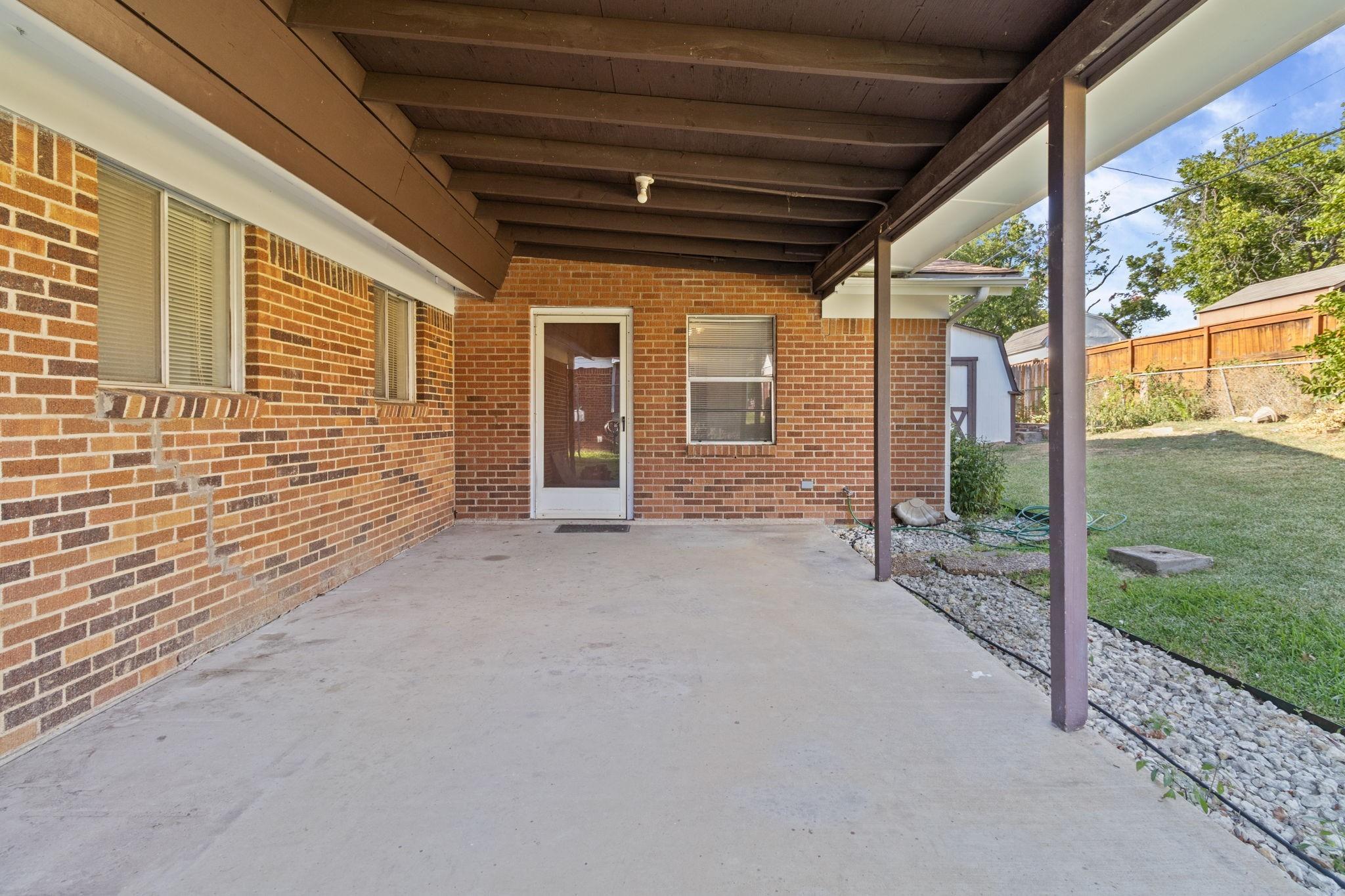 main property photo 28