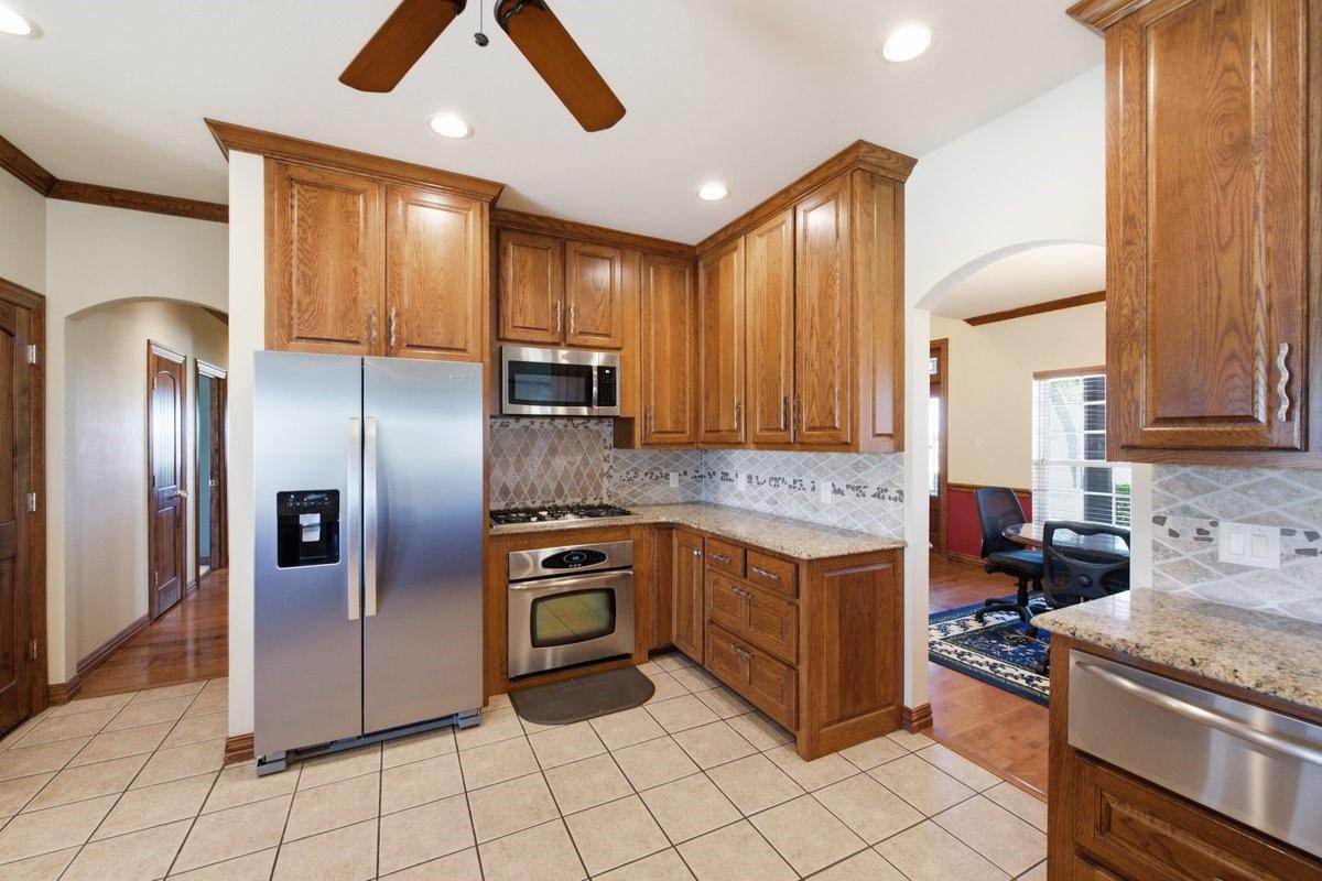 main property photo 6