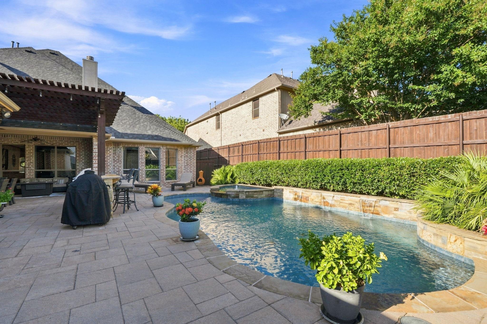 main property photo 16
