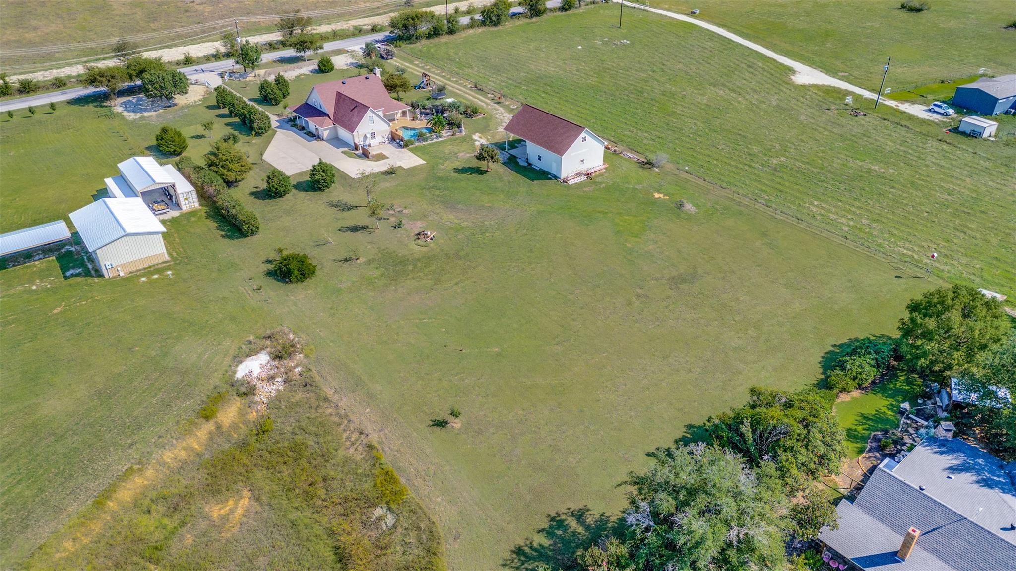 main property photo 35