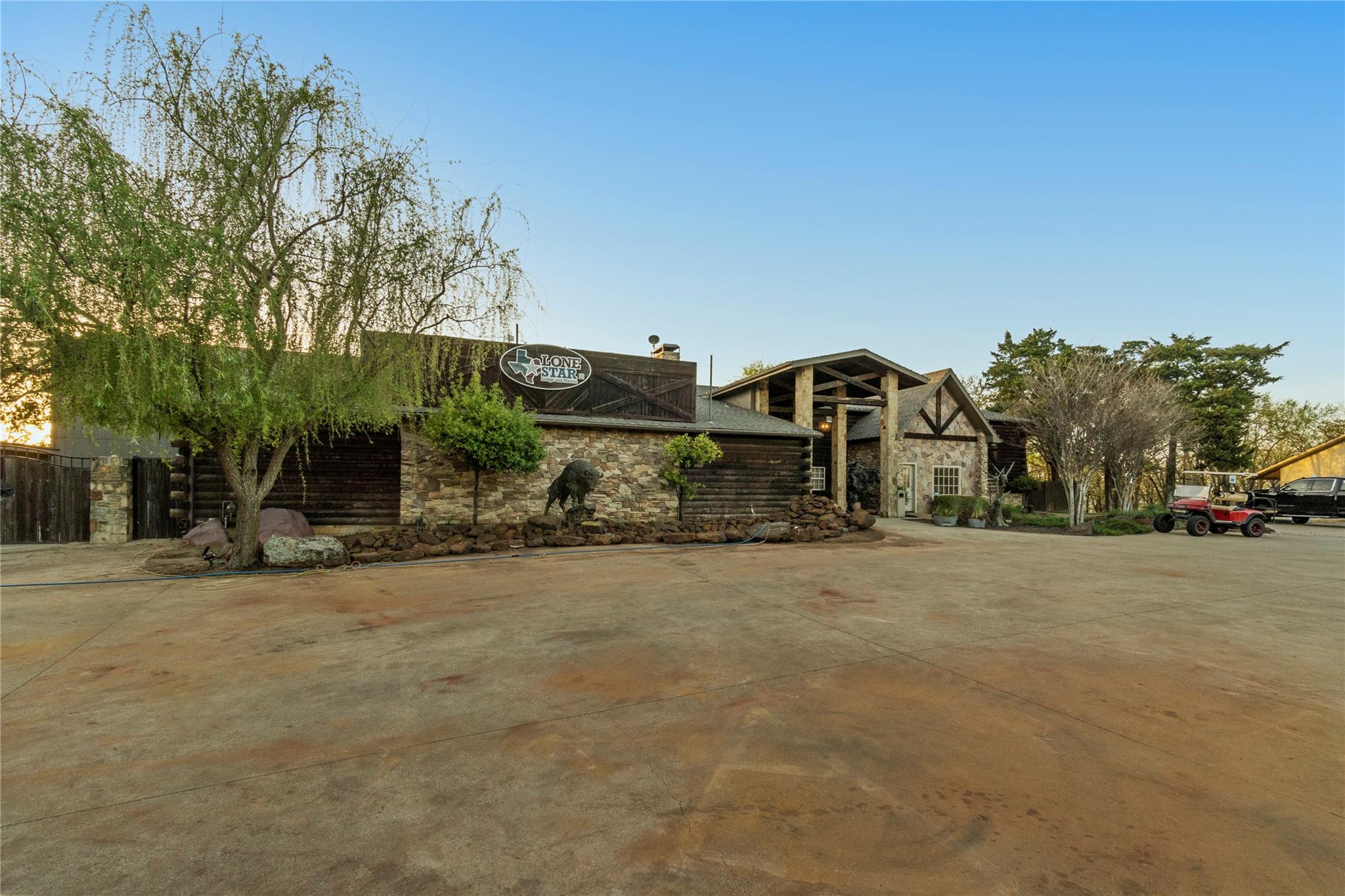 main property photo 9