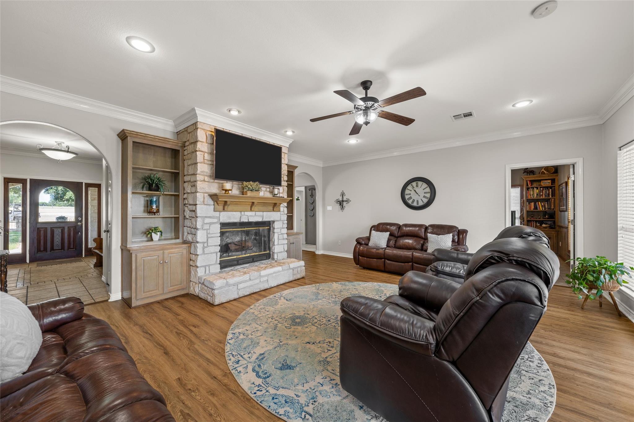 main property photo 14