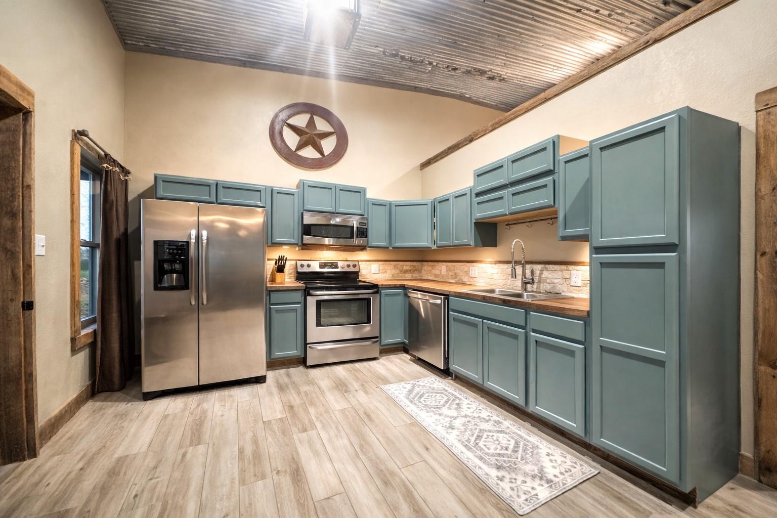 main property photo 4