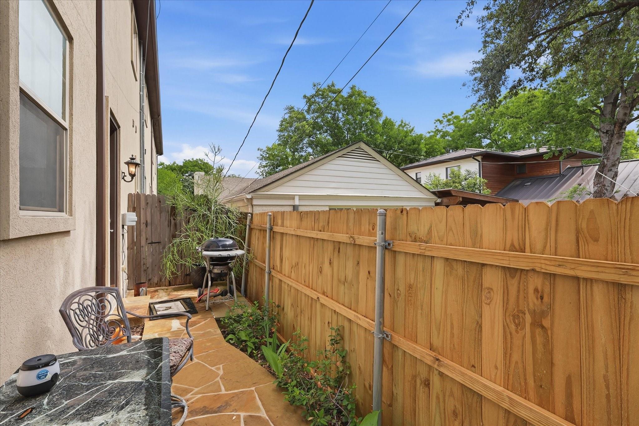 main property photo 28