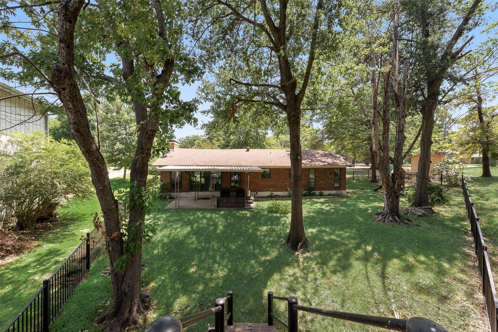 main property photo 20