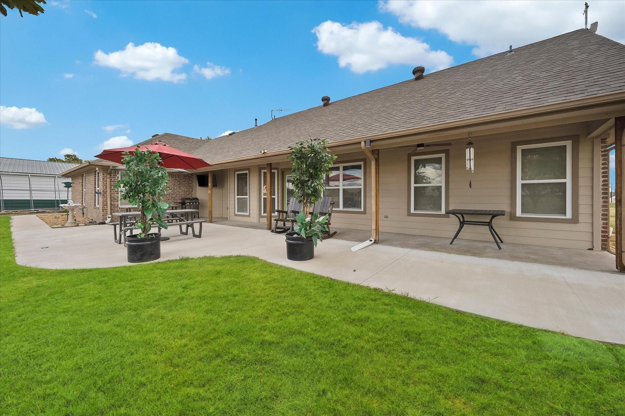 main property photo 14