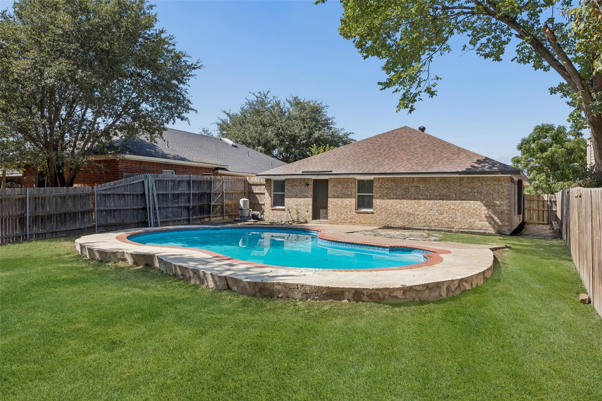 main property photo 30