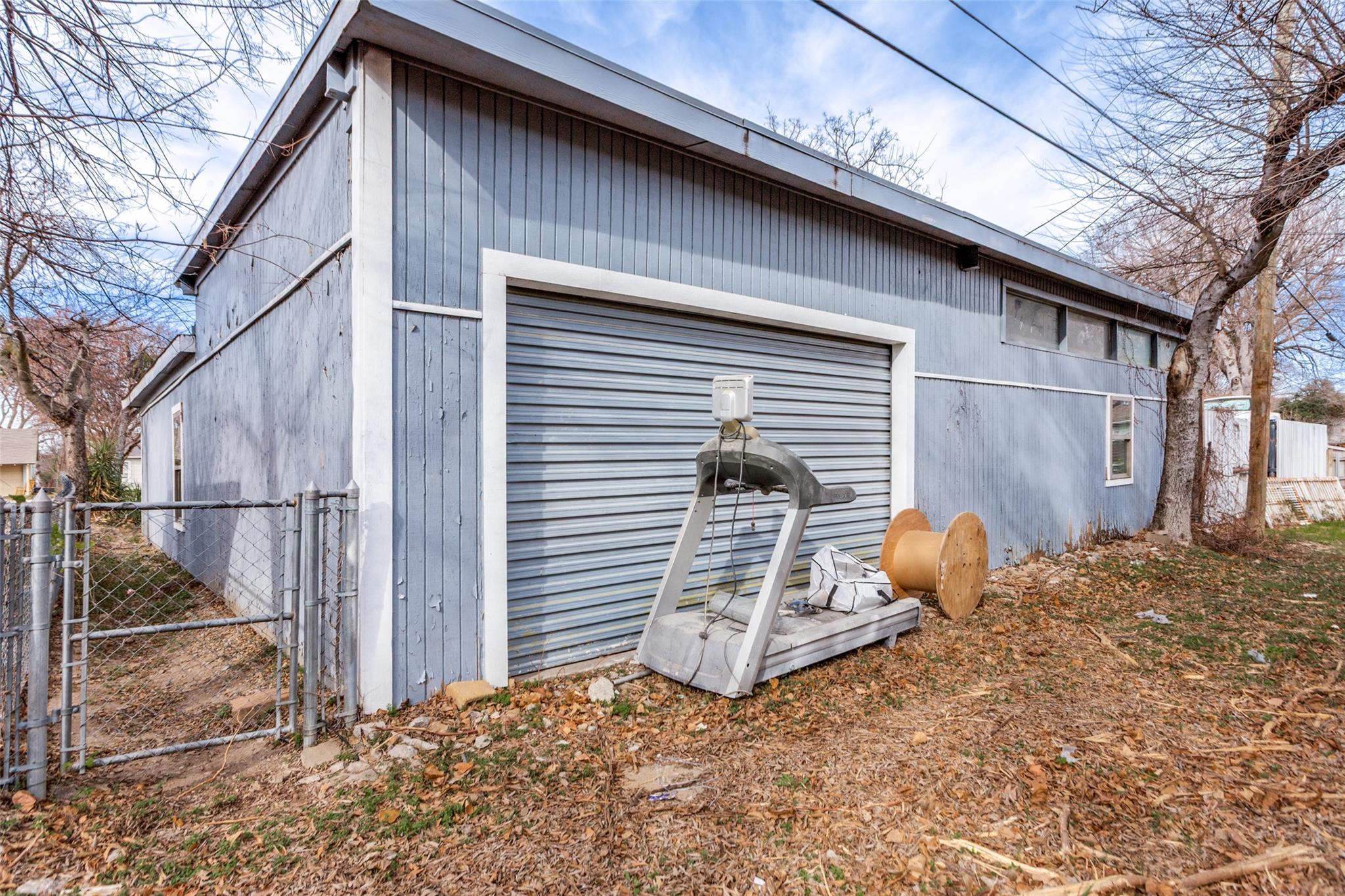 main property photo 23