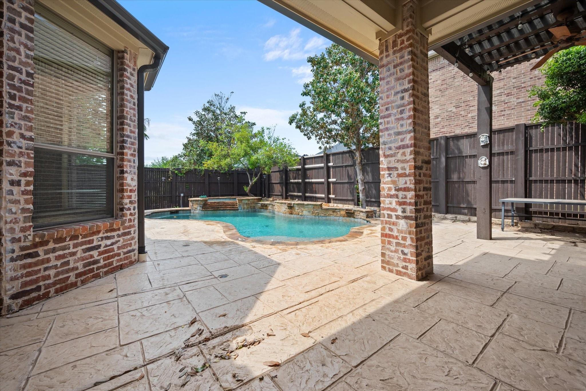 main property photo 33
