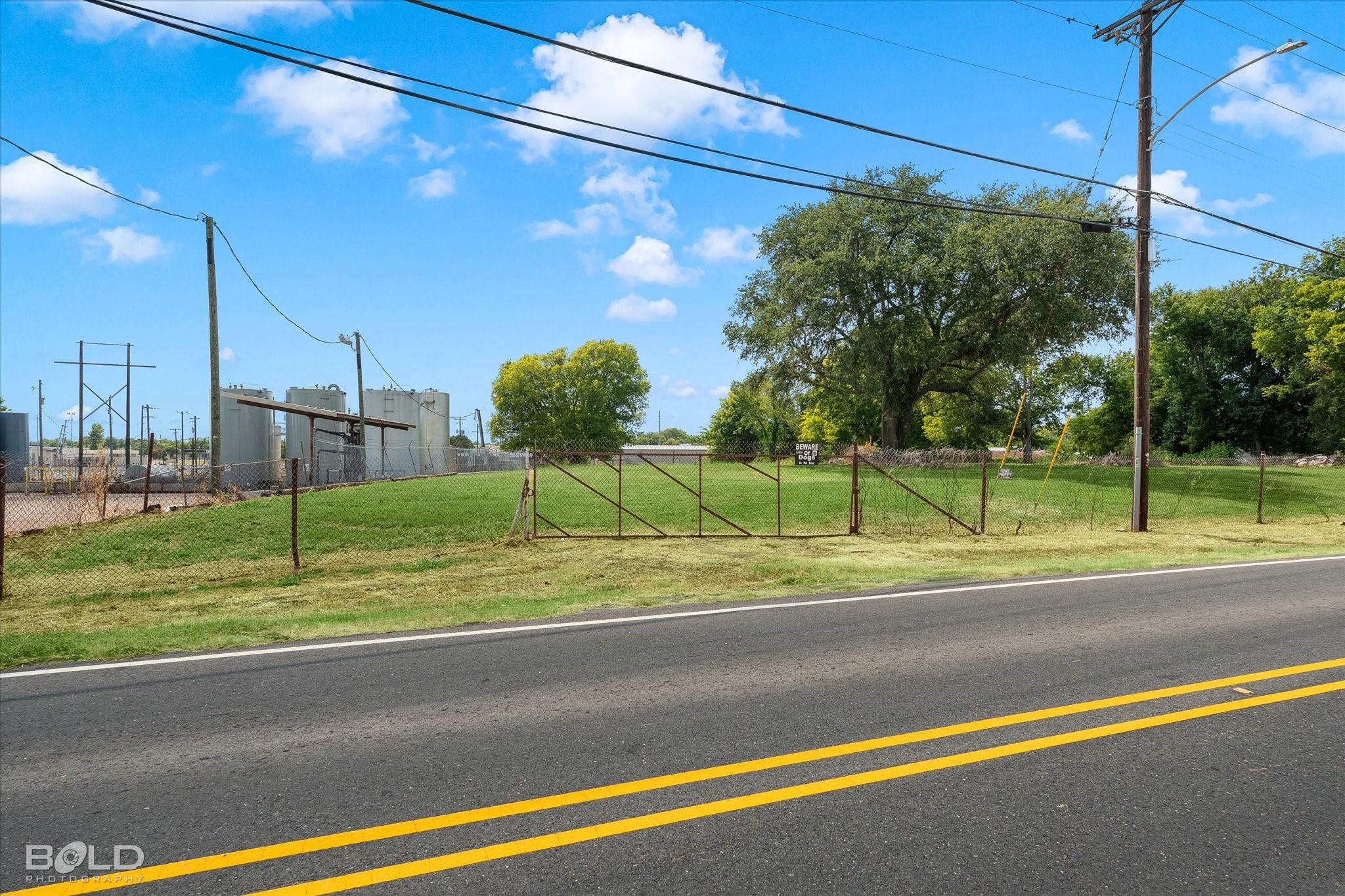 main property photo 11
