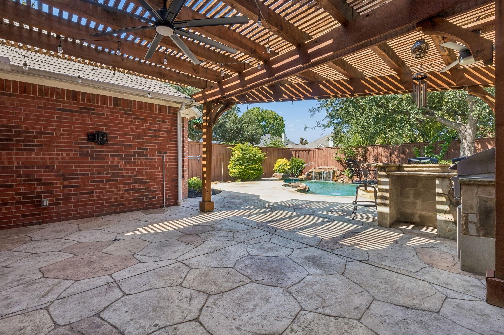 main property photo 32