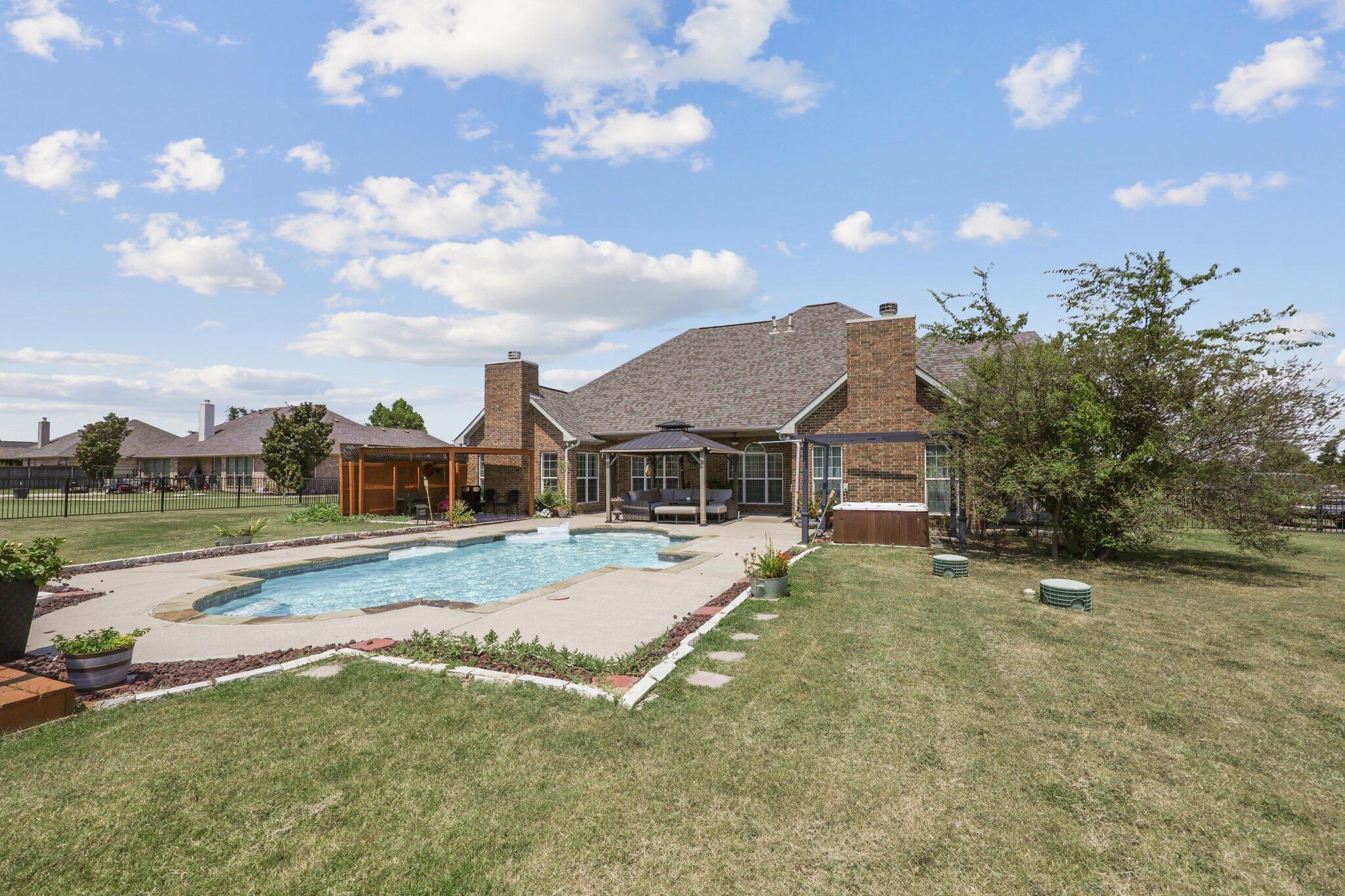 main property photo 22