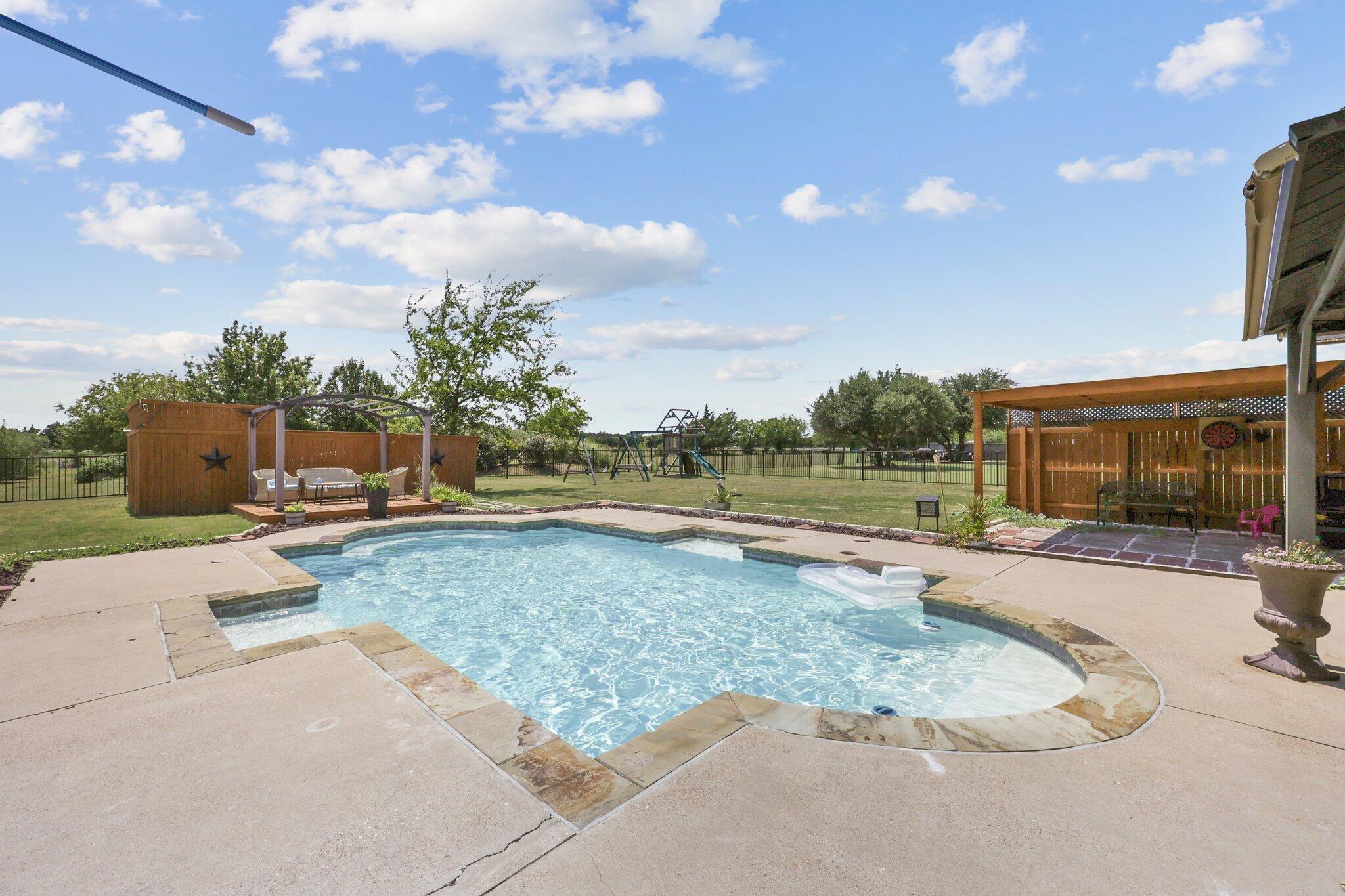 main property photo 23