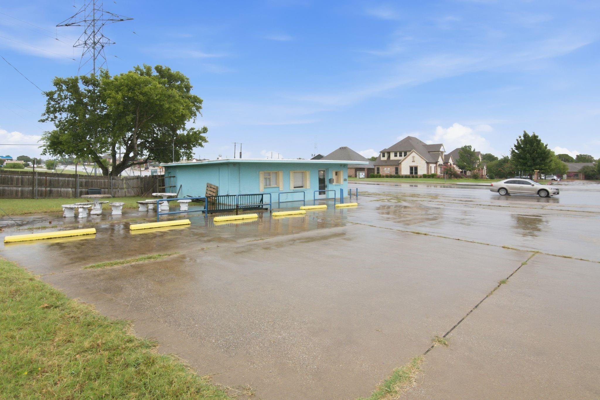 main property photo 8