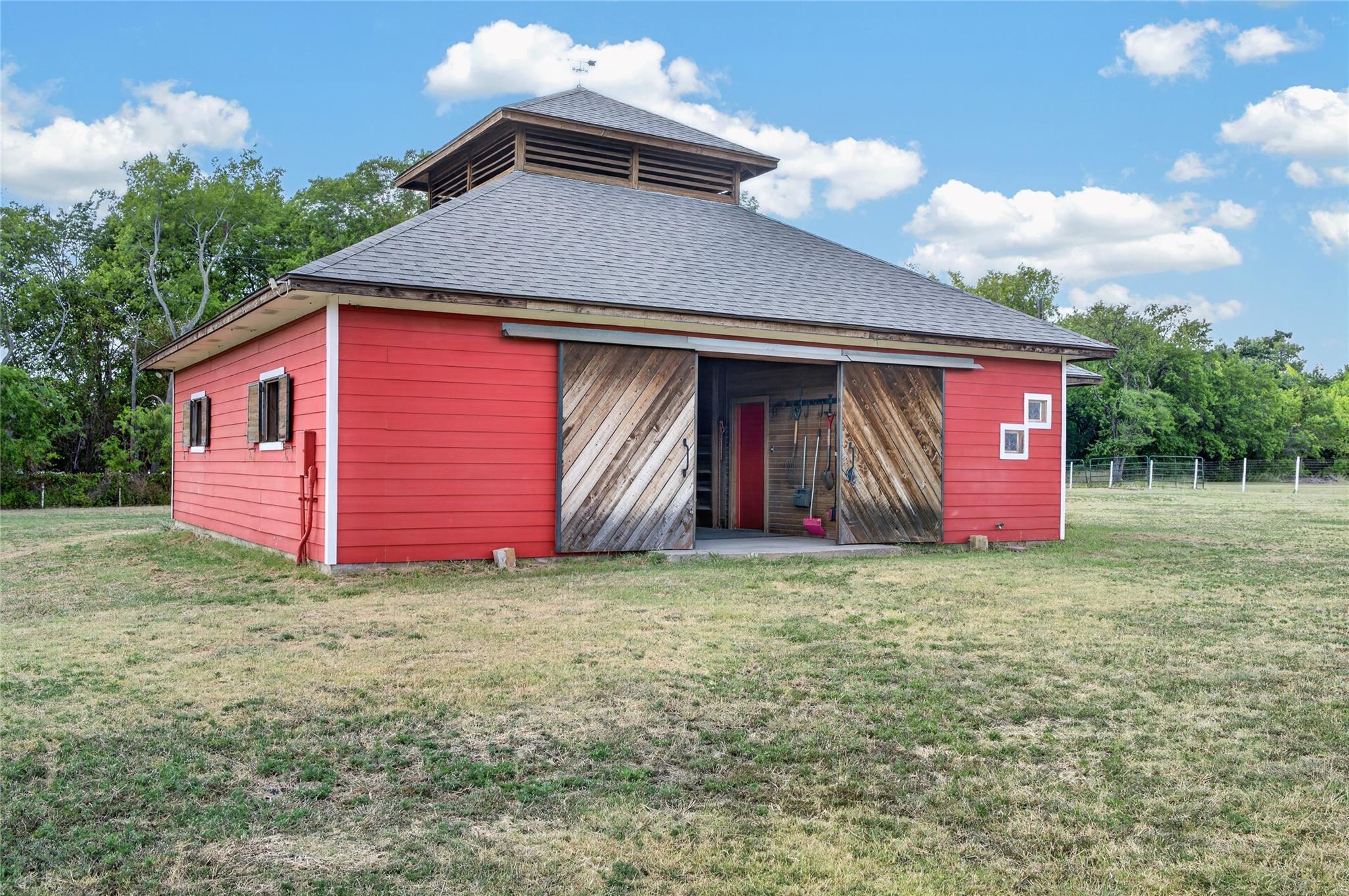 main property photo 30