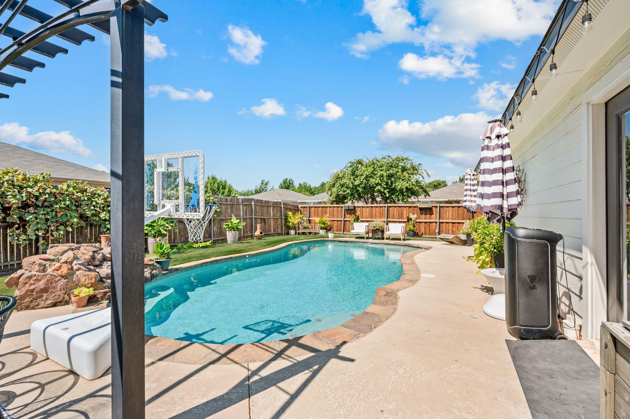 main property photo 33
