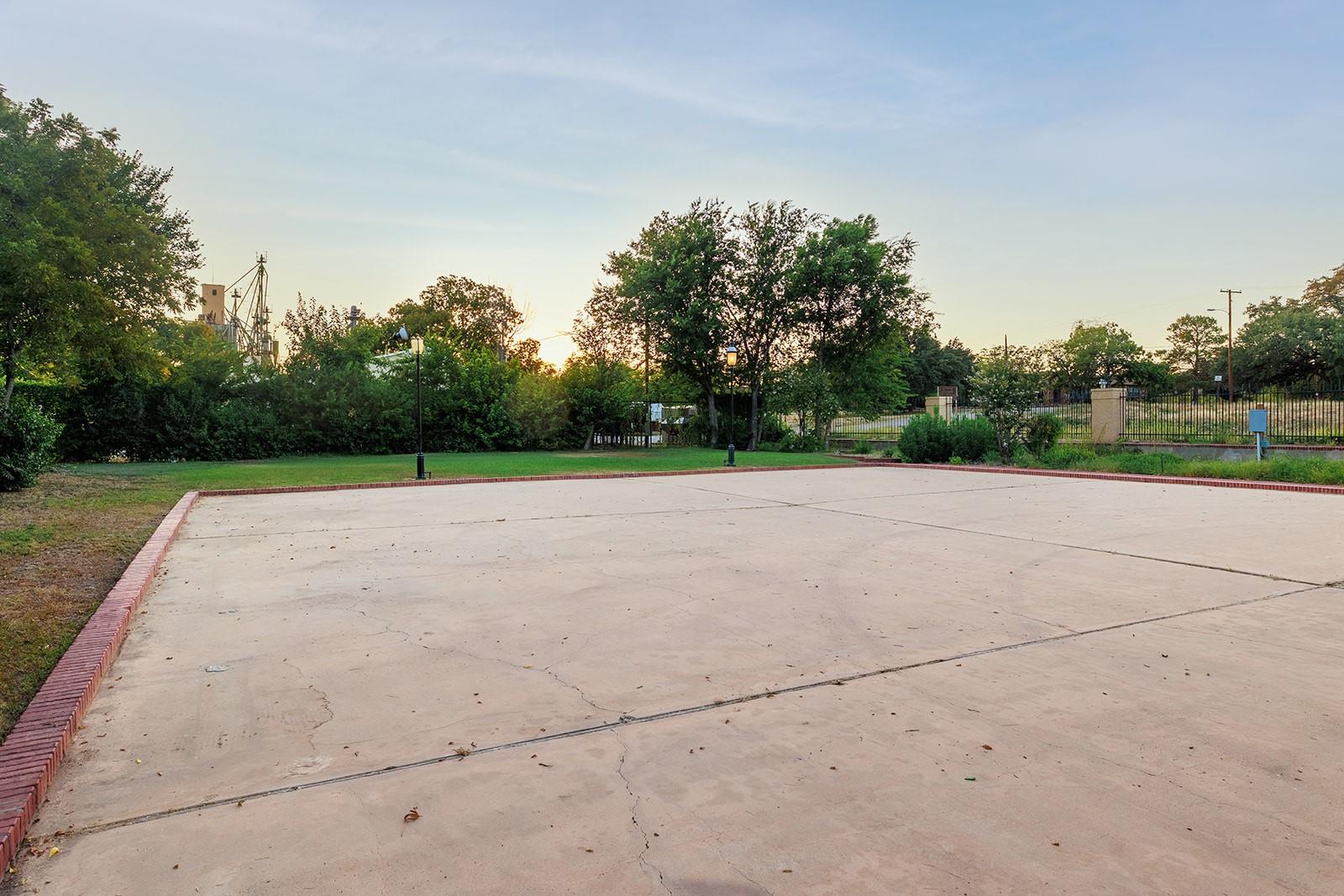 main property photo 9