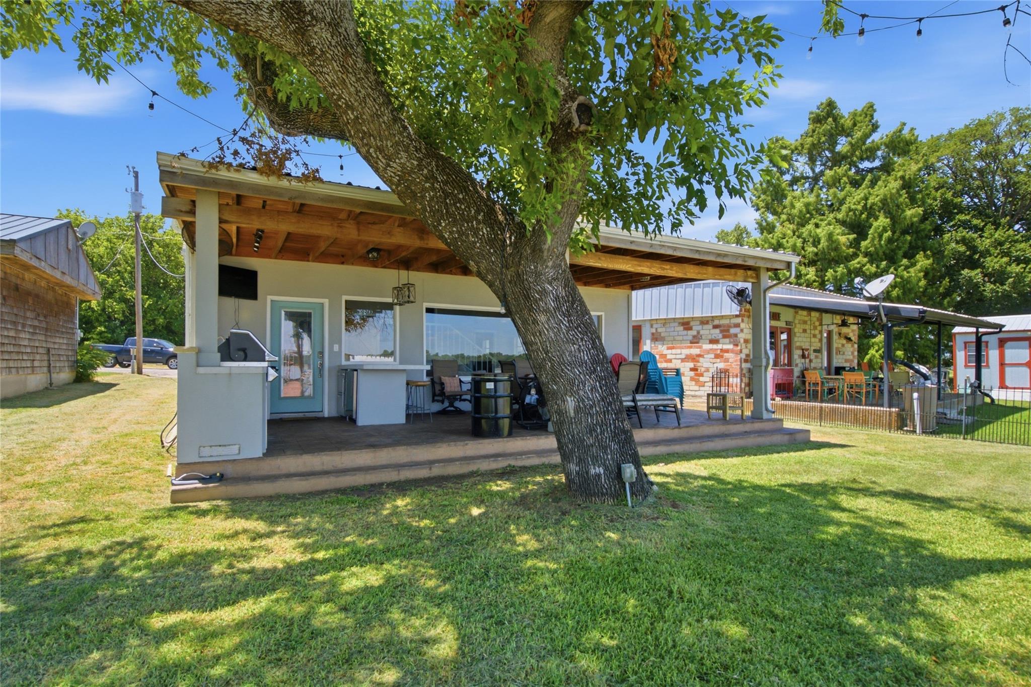 main property photo 7