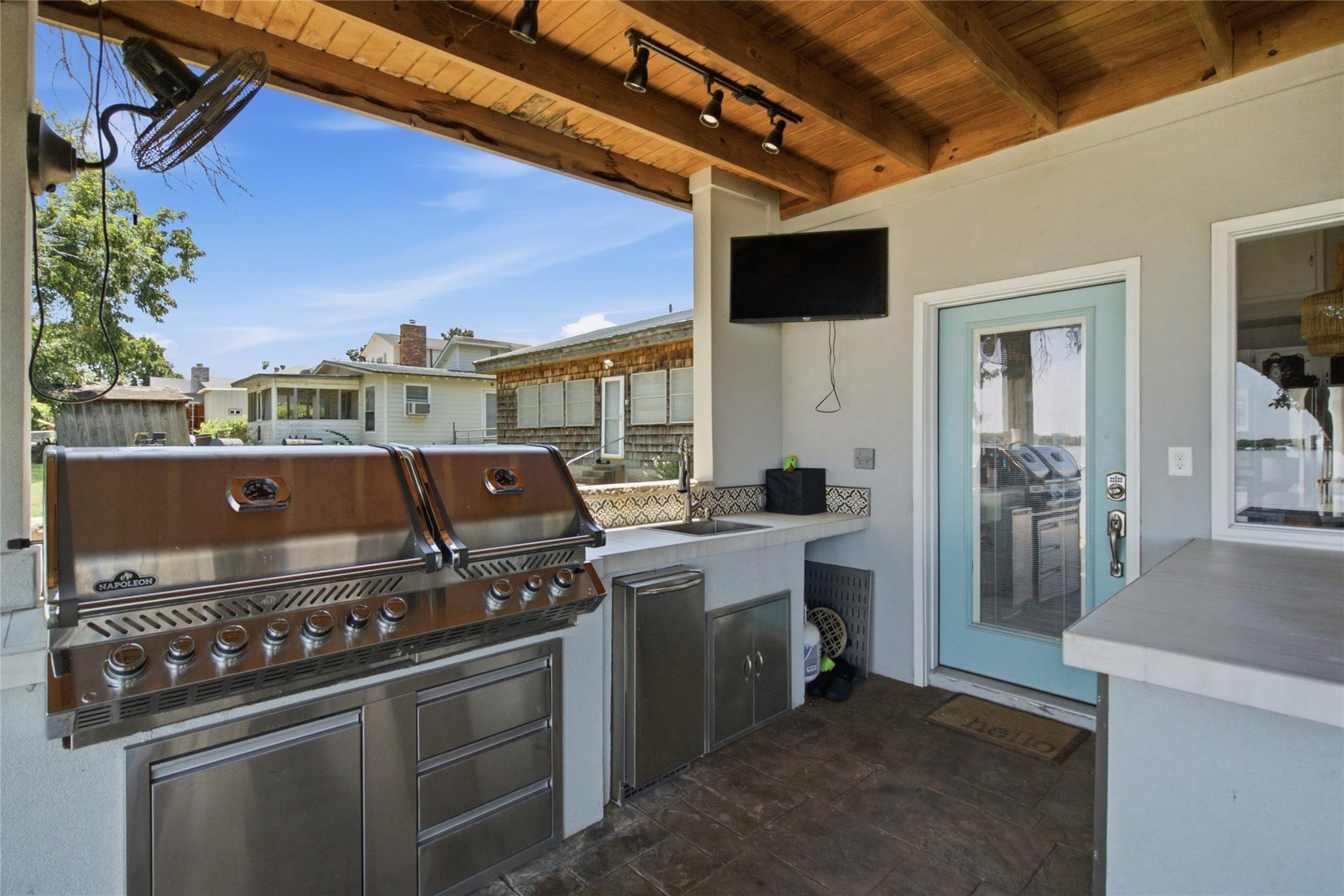 main property photo 9