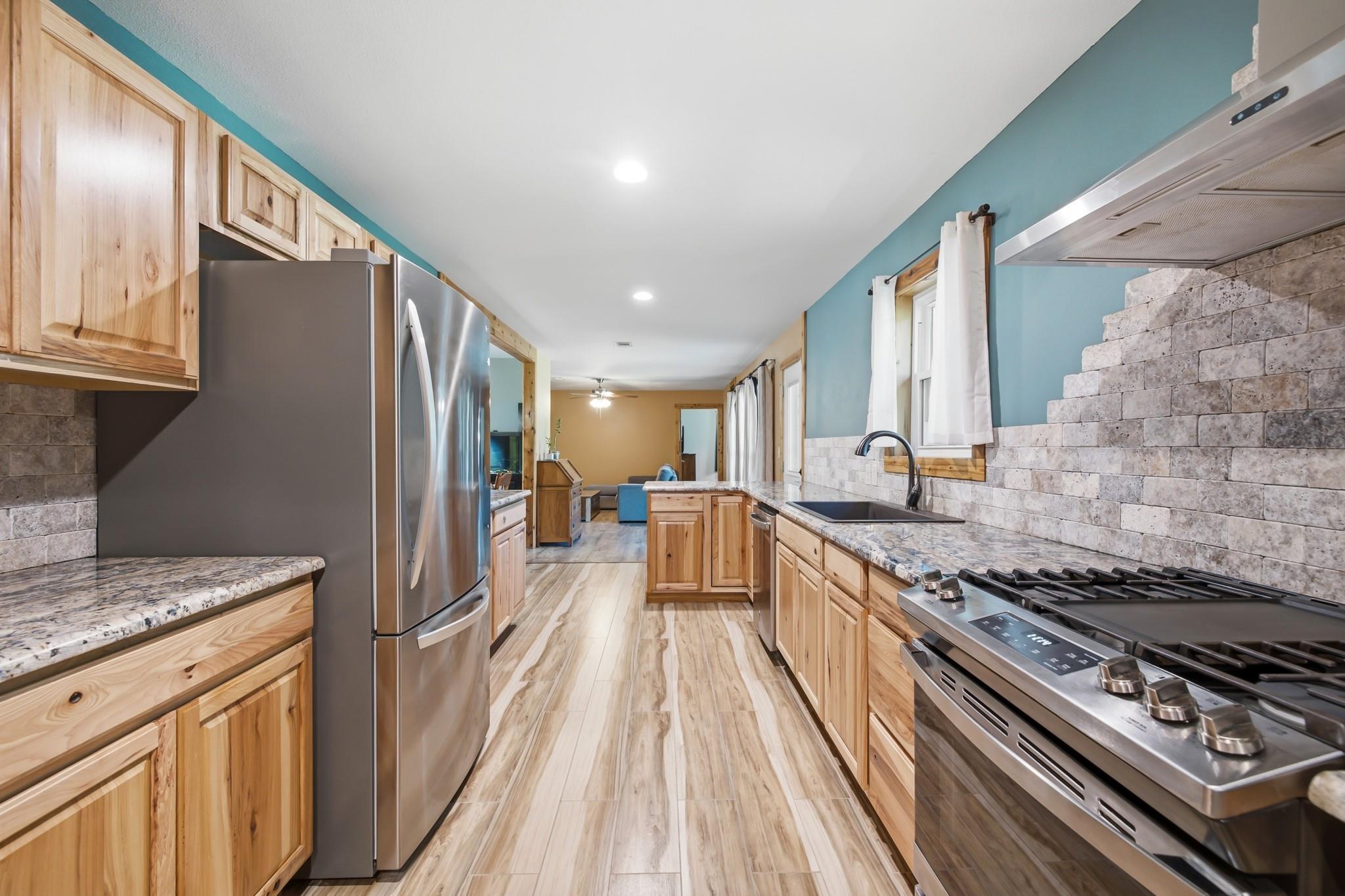 main property photo 11