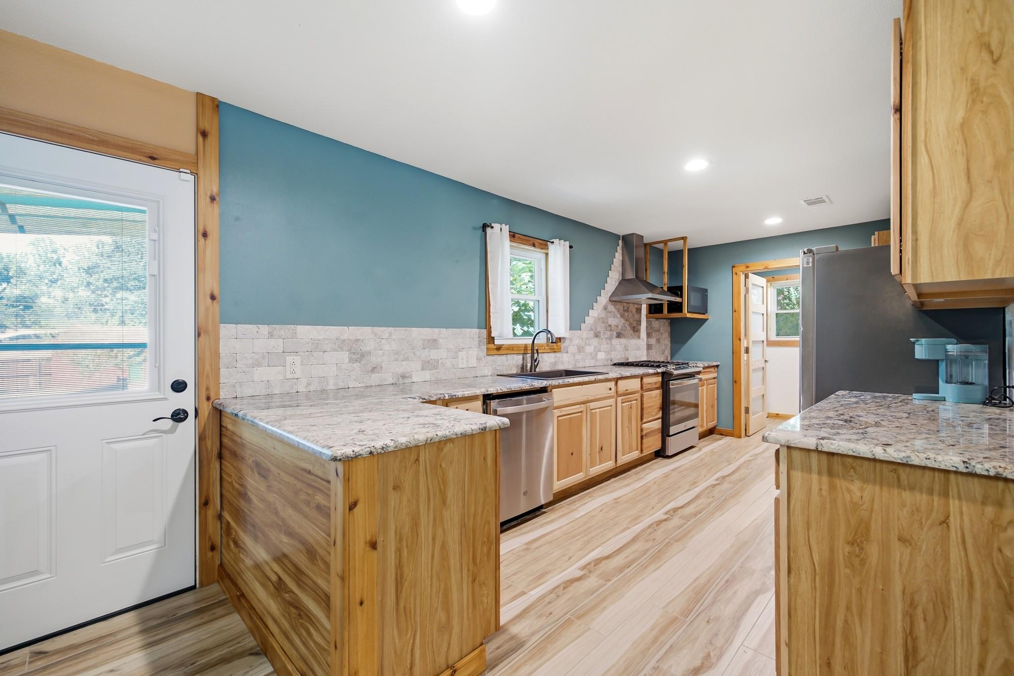 main property photo 8