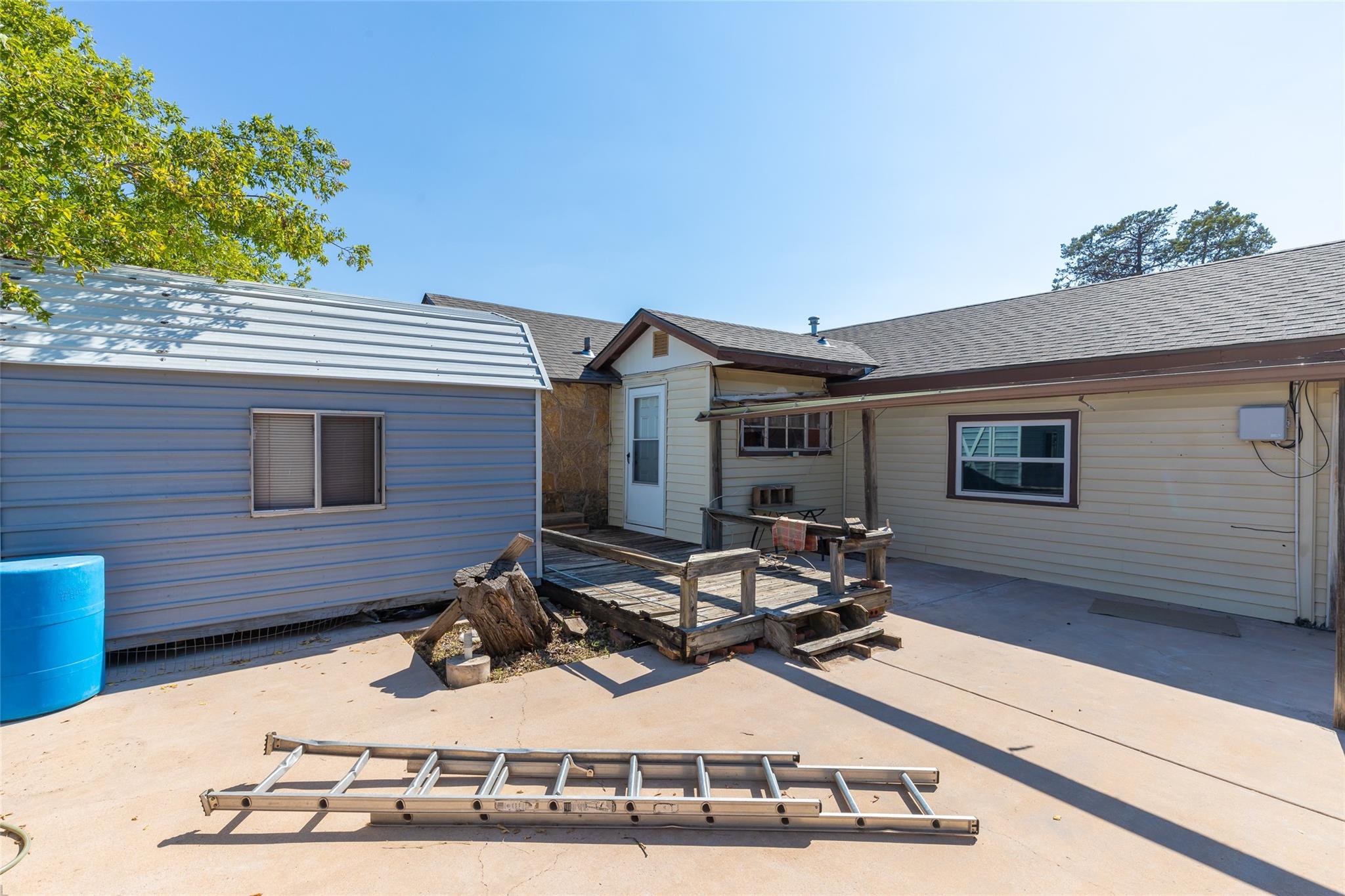 main property photo 22