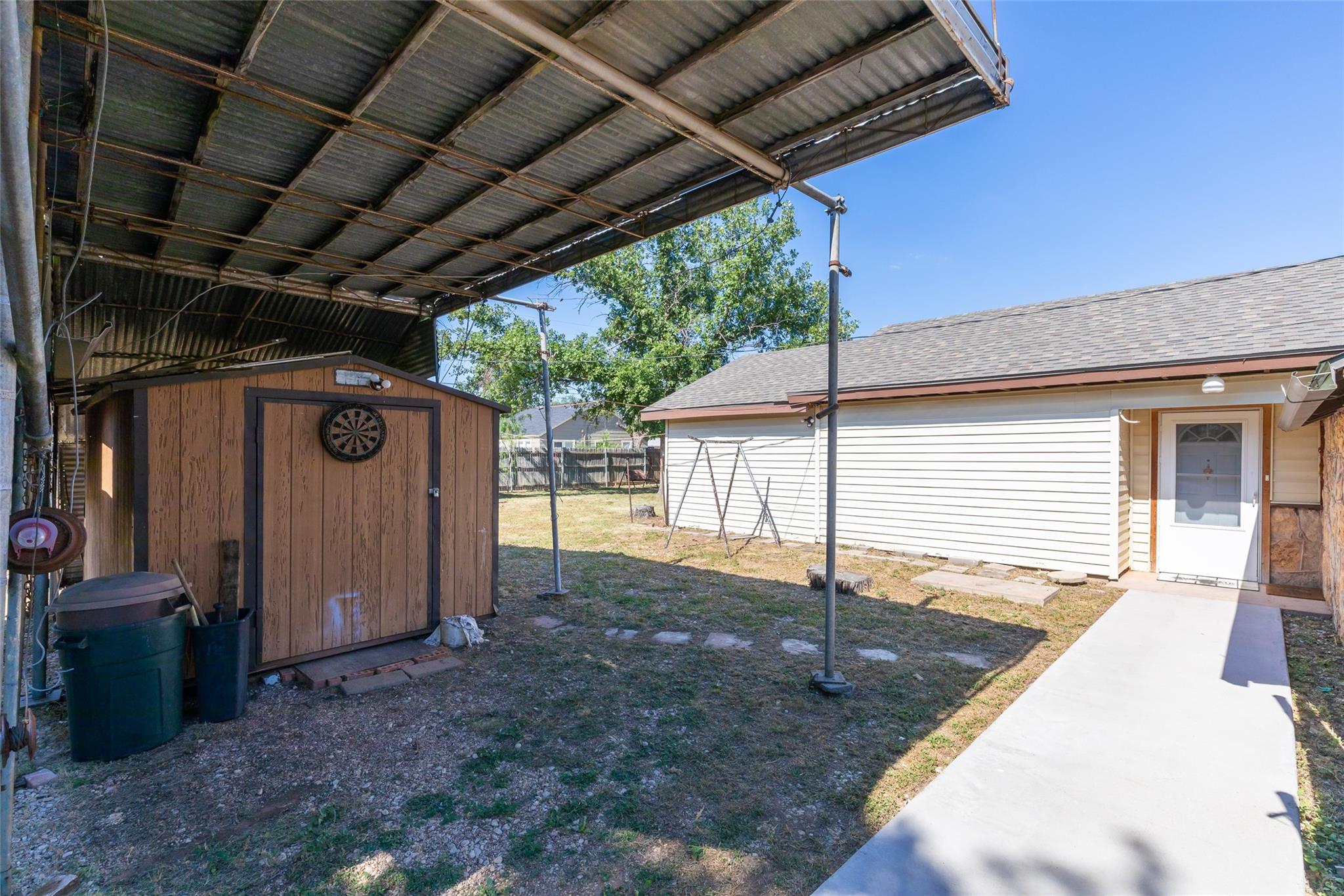 main property photo 28