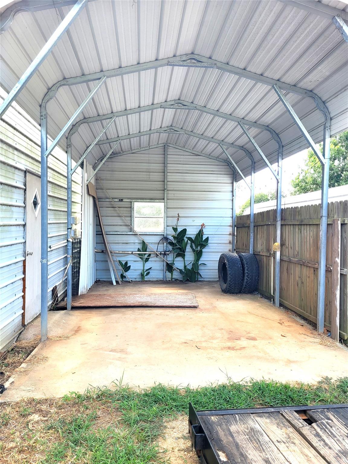 main property photo 32