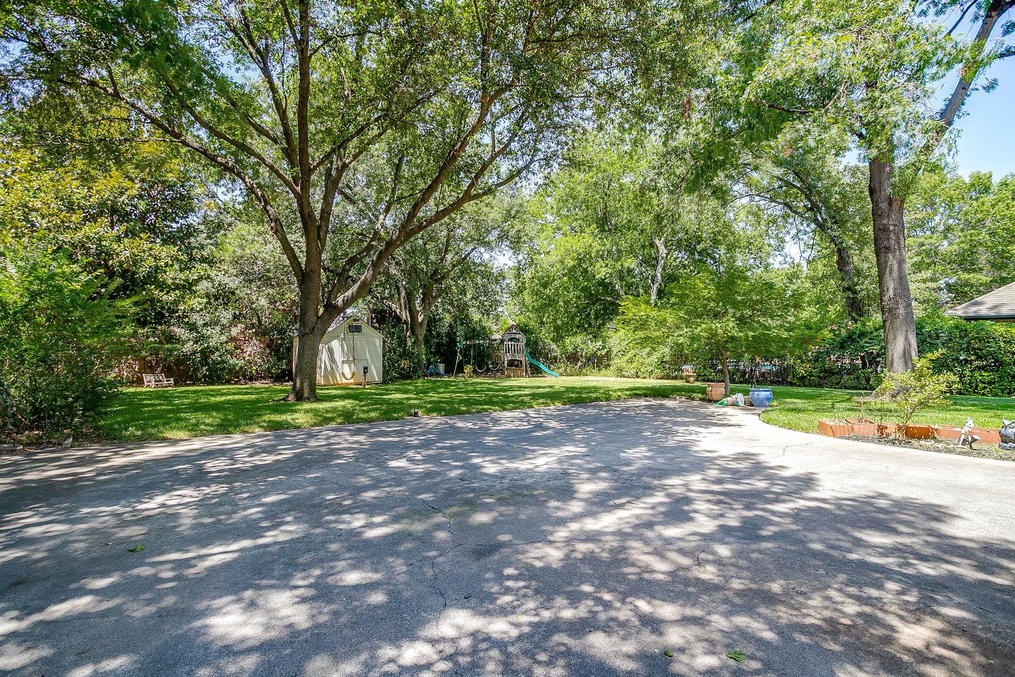 main property photo 17