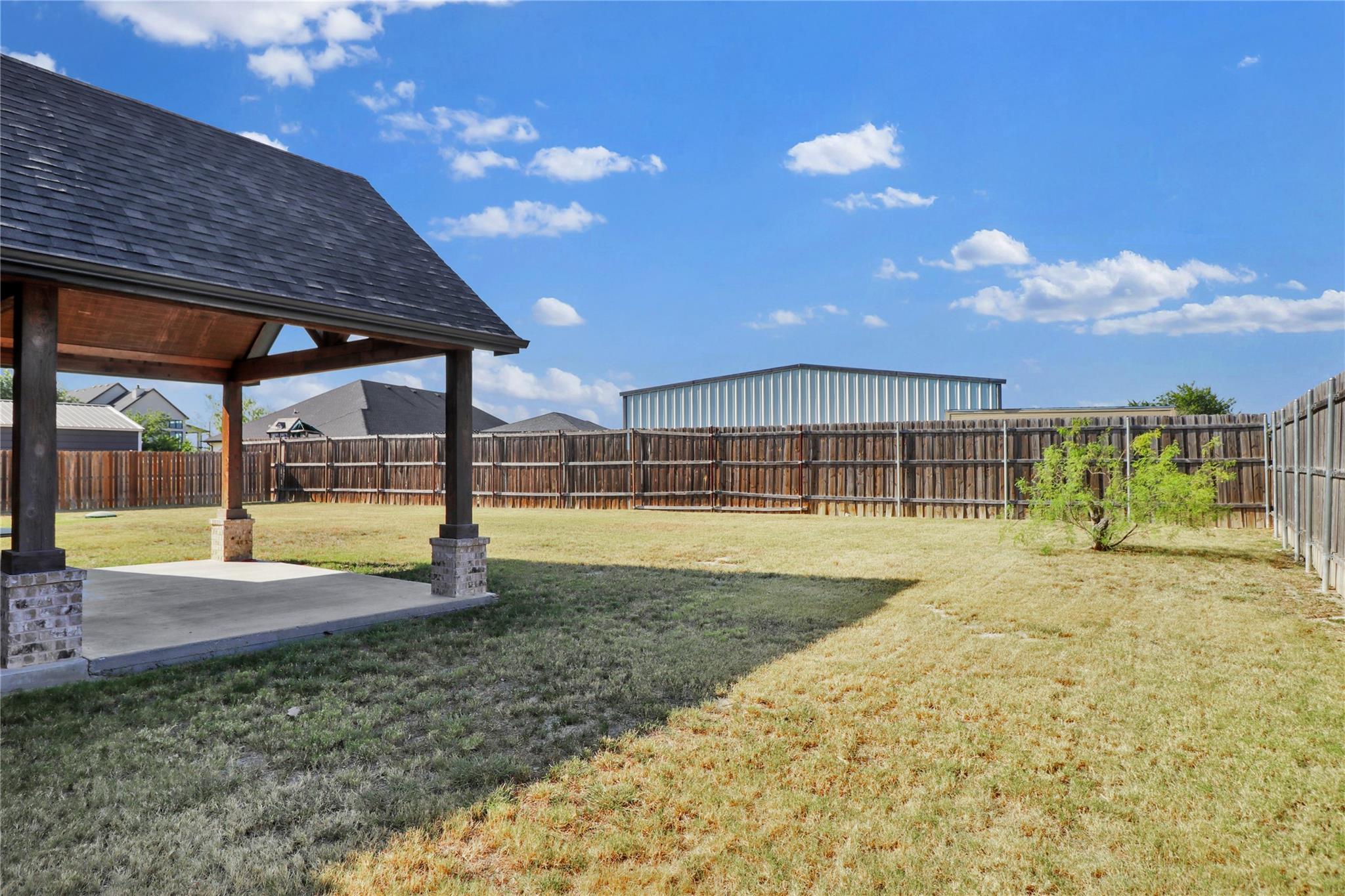 main property photo 28
