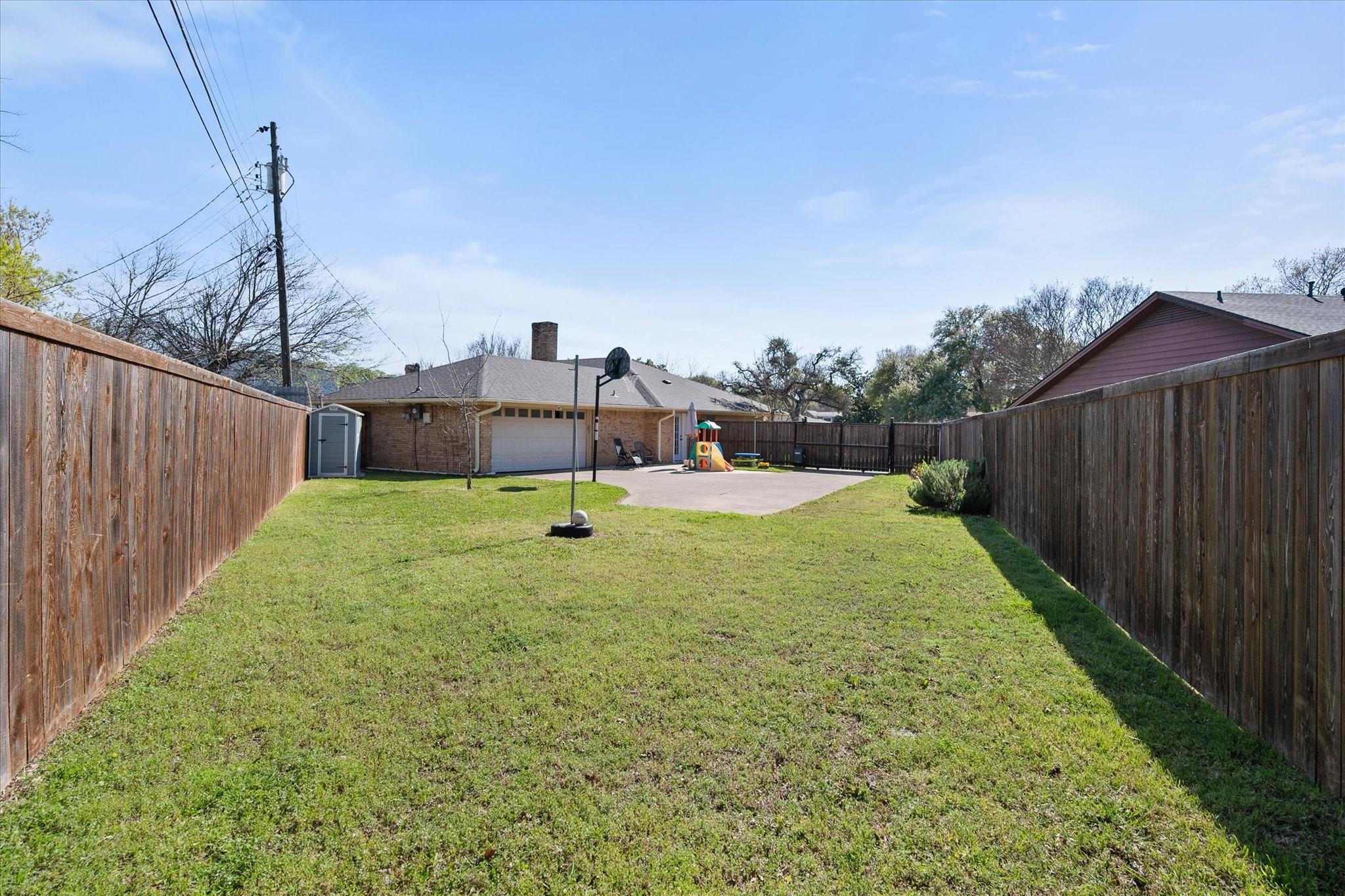 main property photo 32