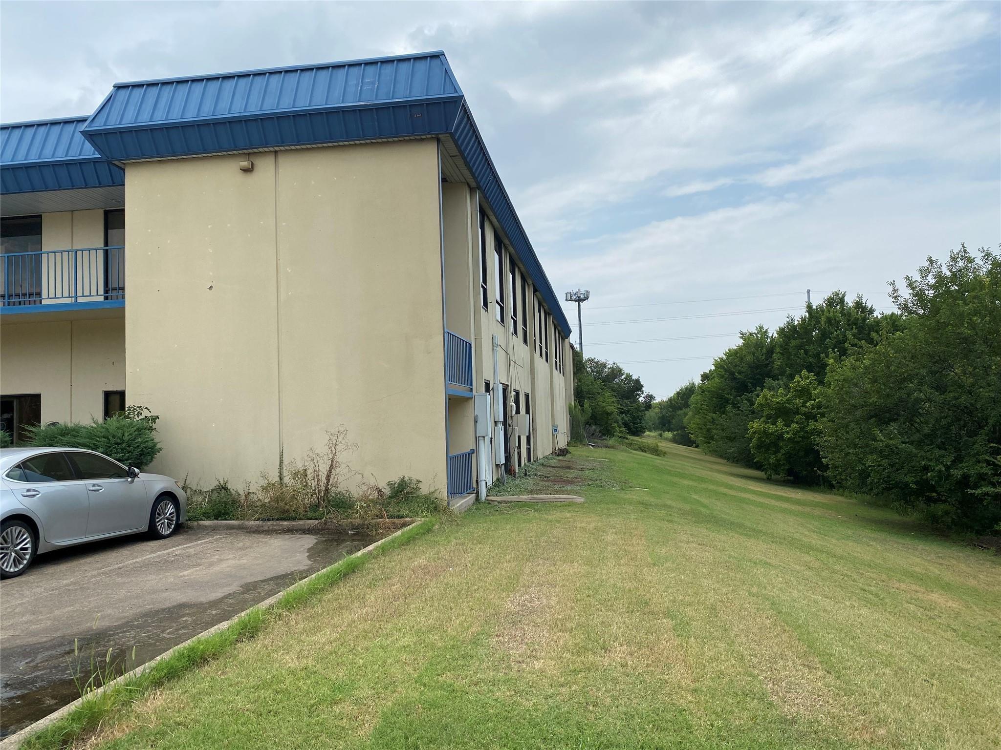 main property photo 11