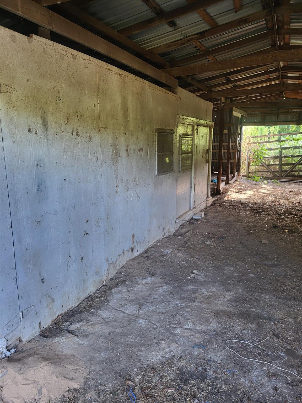 main property photo 9