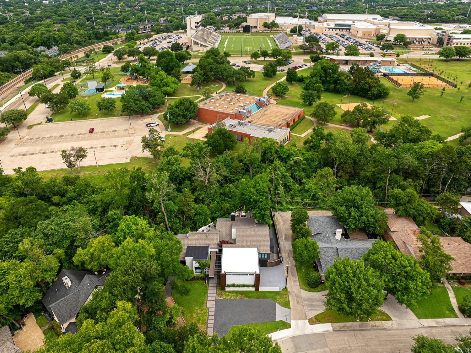 main property photo 37