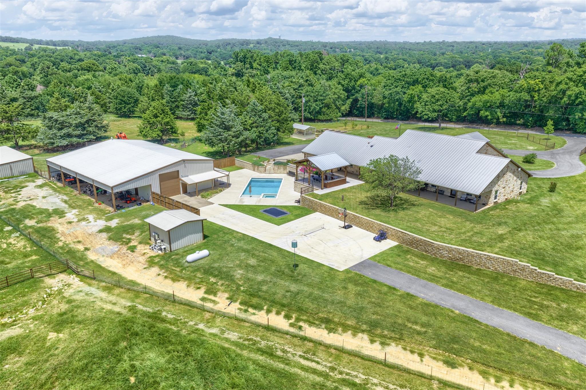 main property photo 25