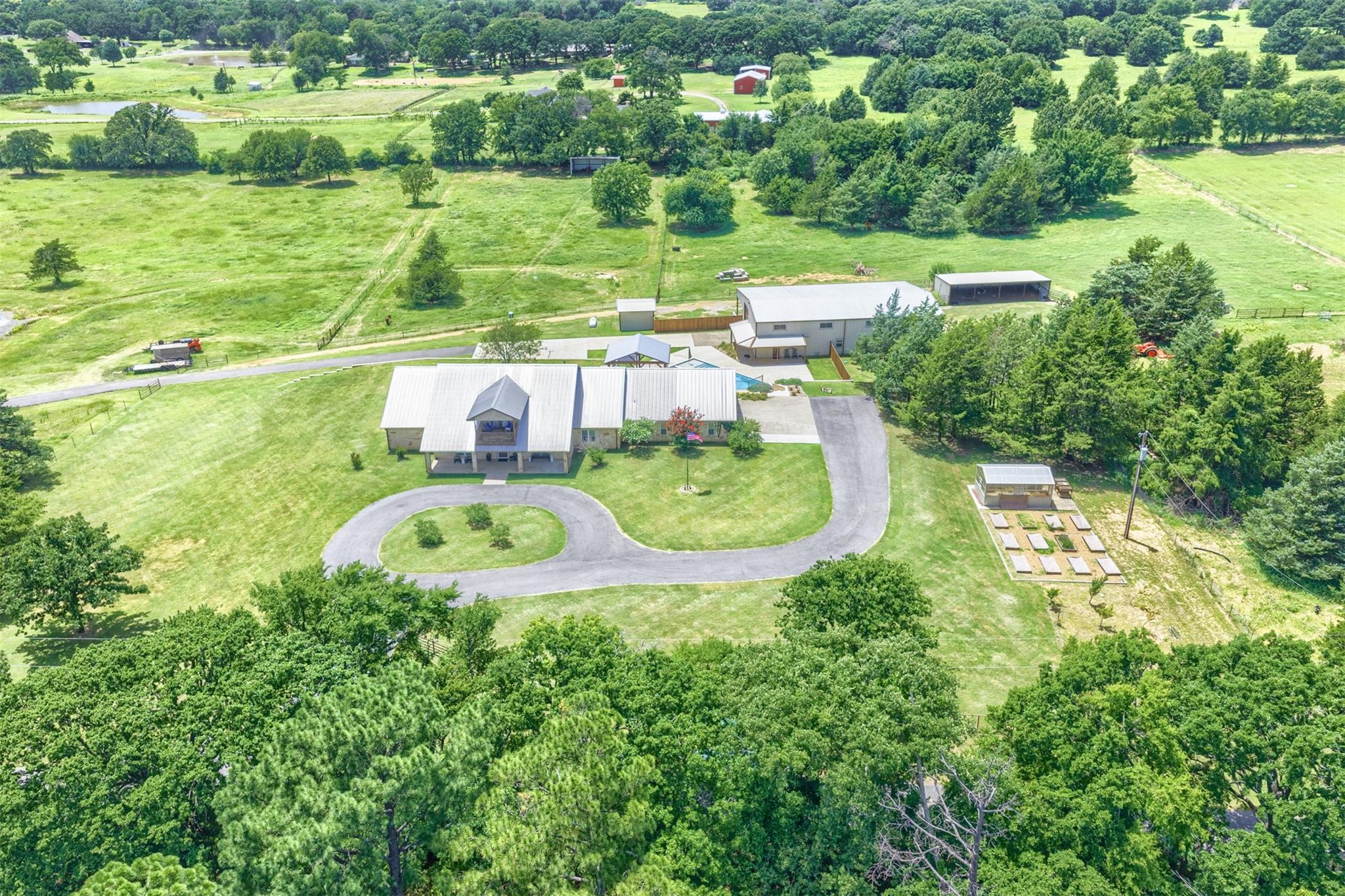 main property photo 3