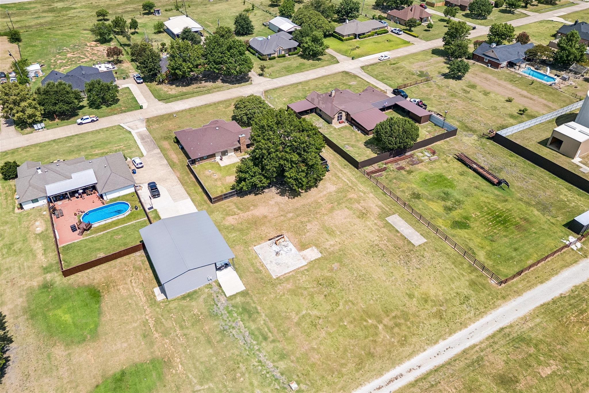 main property photo 32