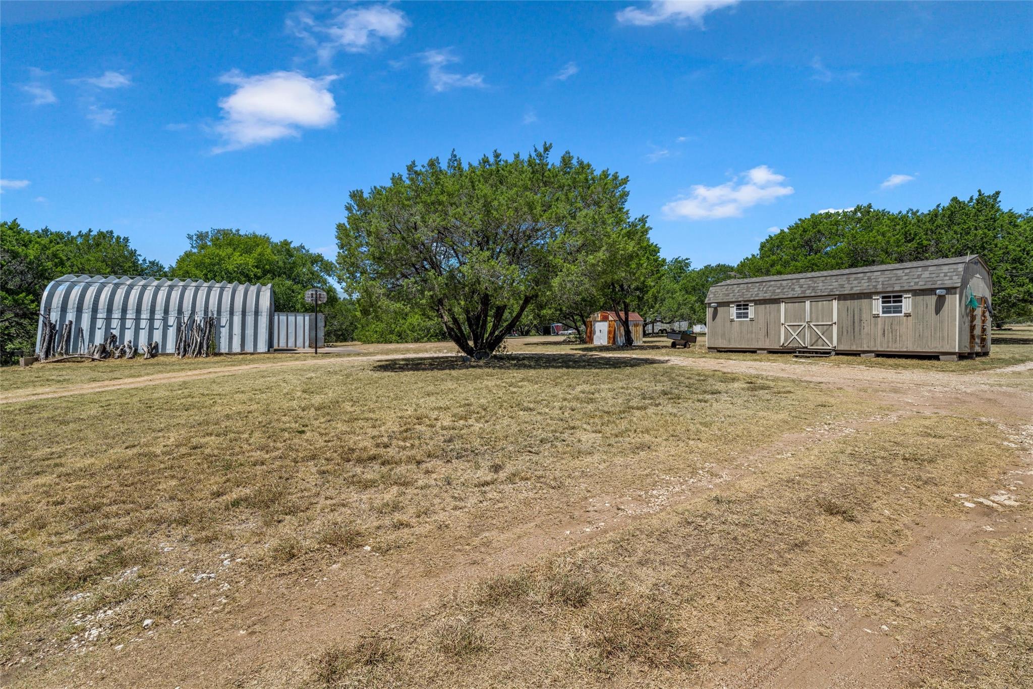 main property photo 33