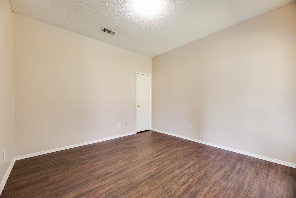 property viewer photo 4