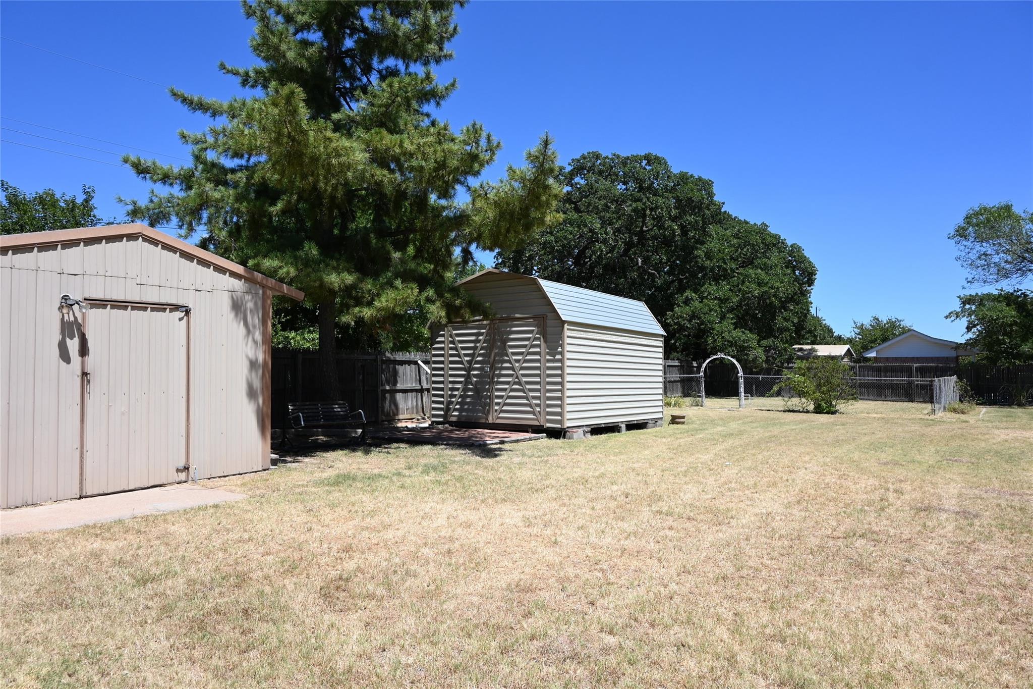 main property photo 26