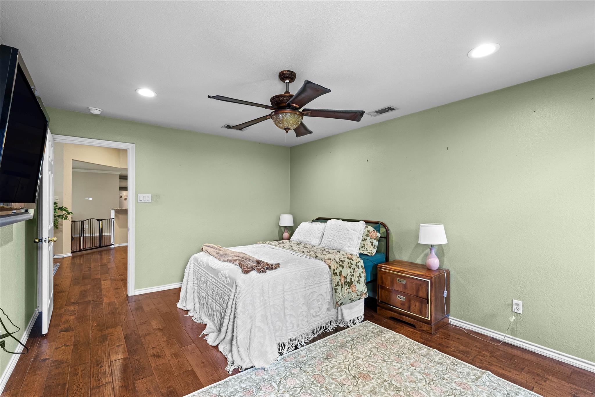 main property photo 17