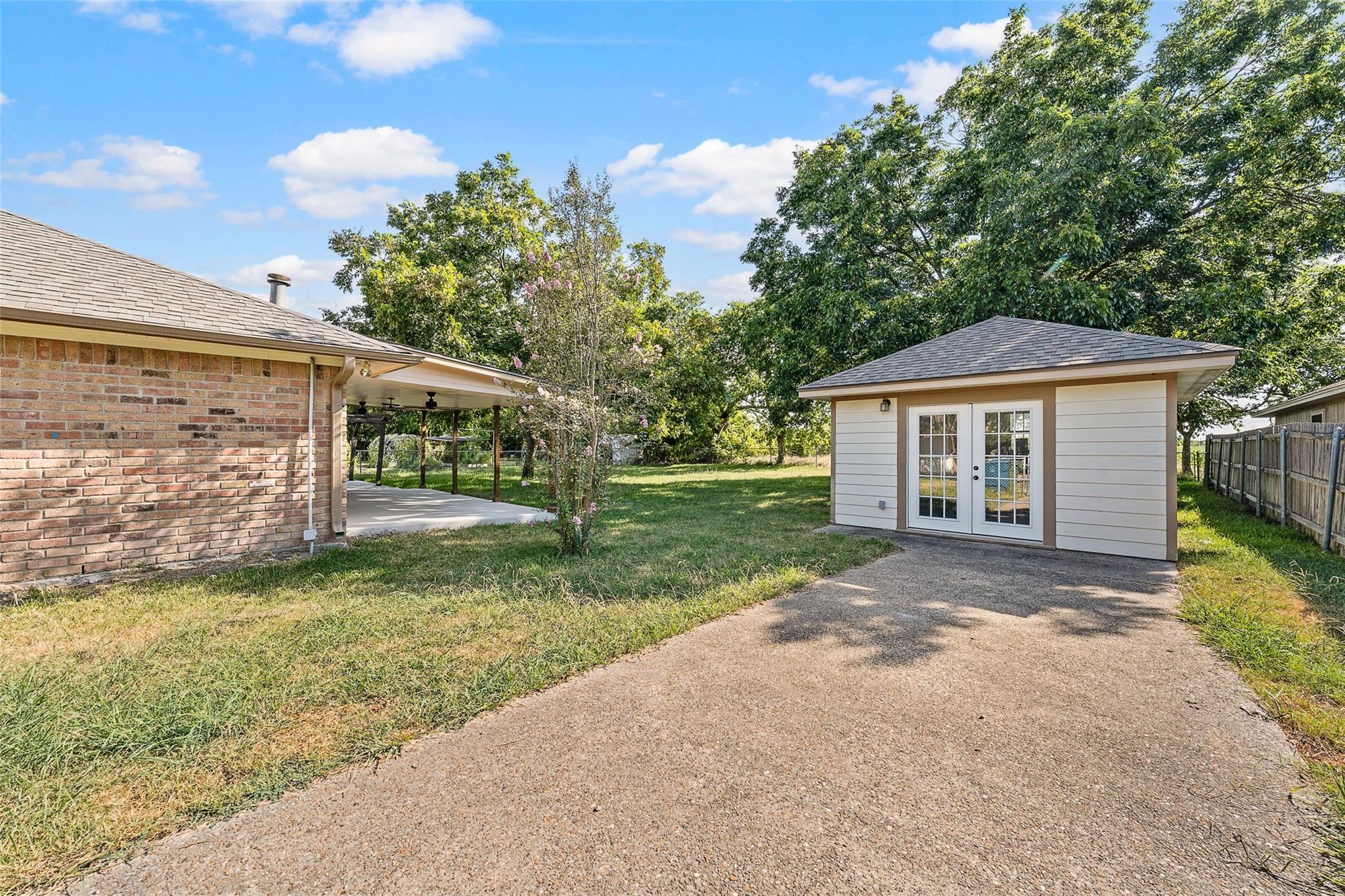 main property photo 17