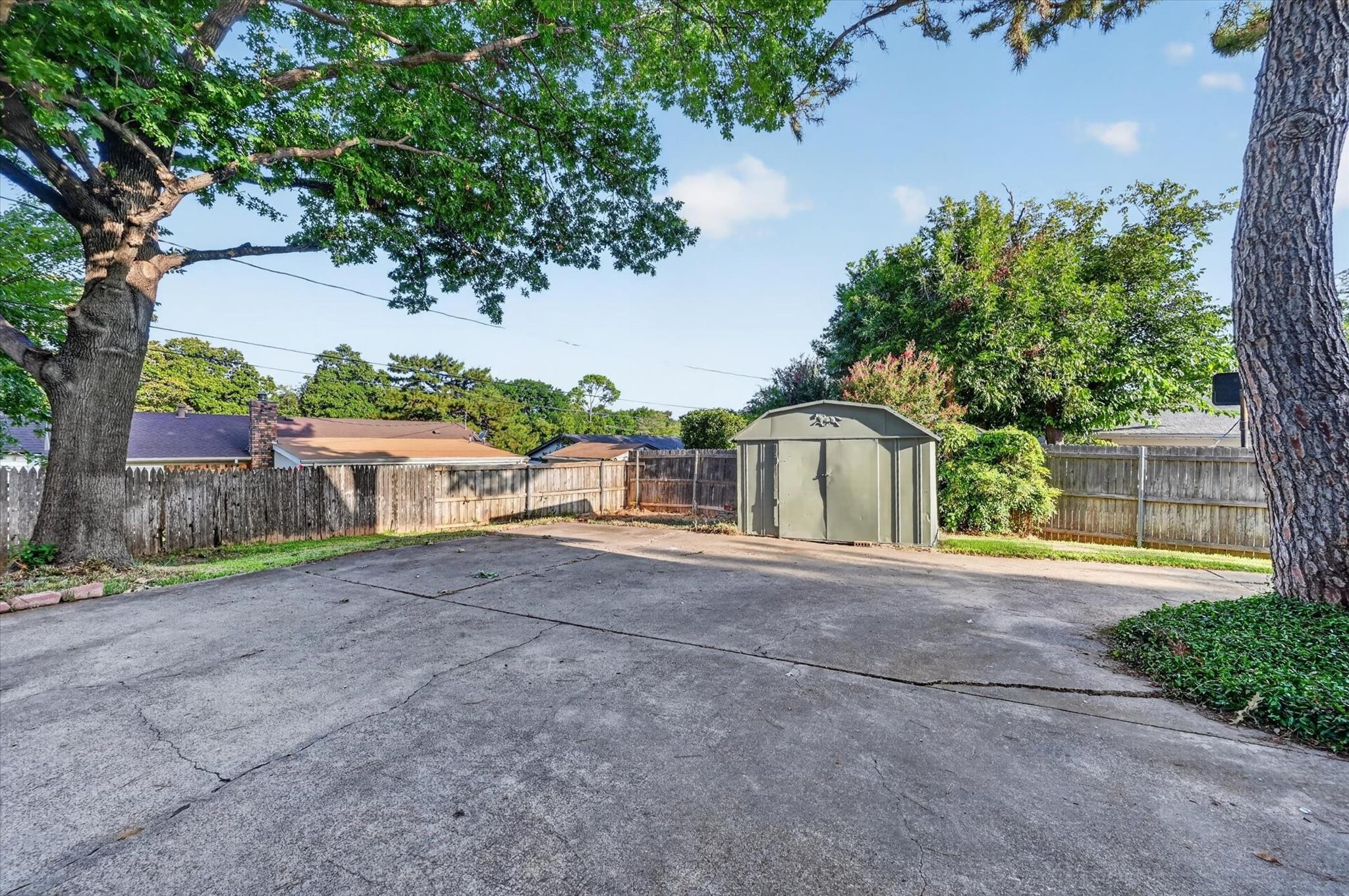 main property photo 28