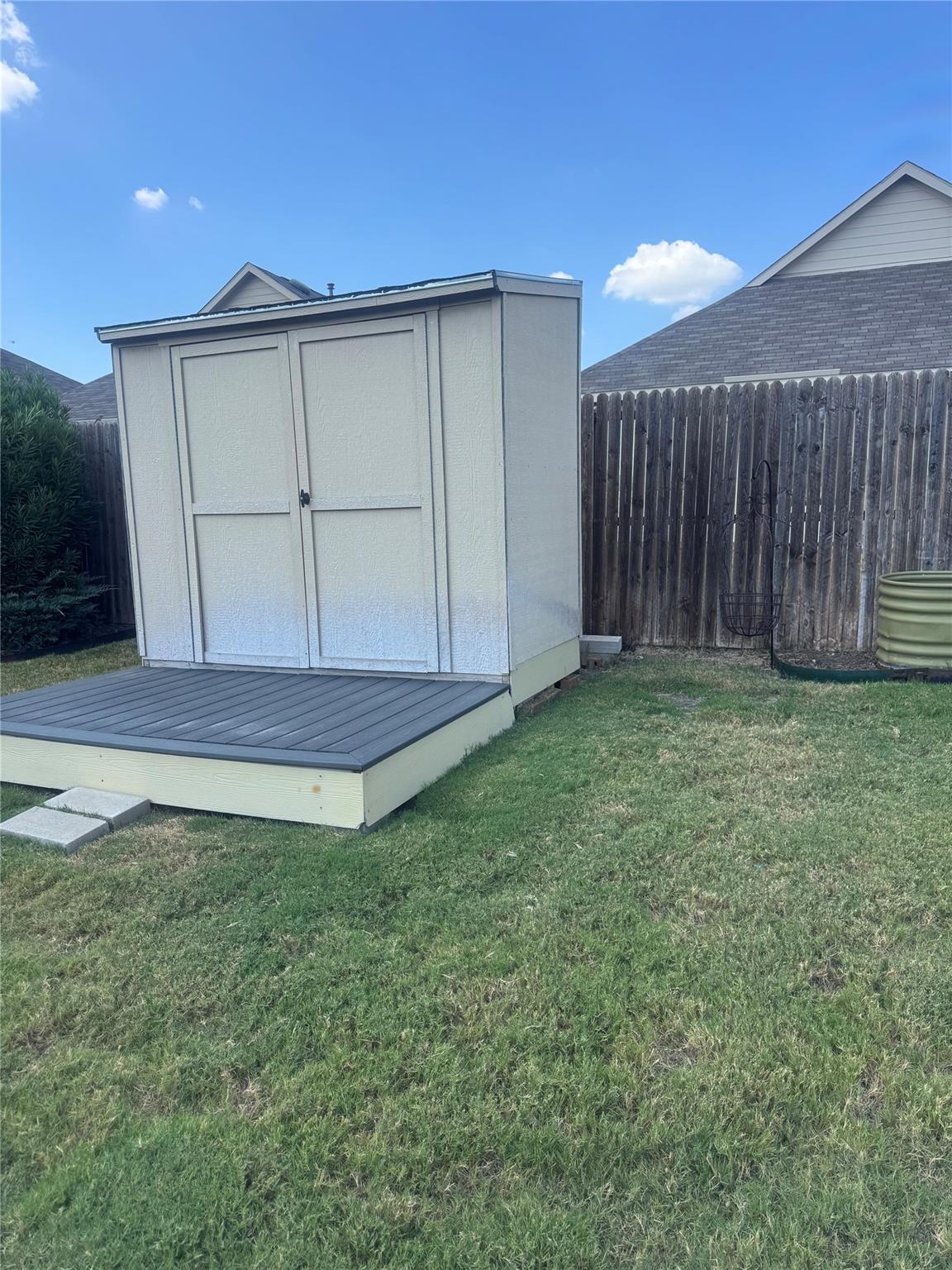 main property photo 17
