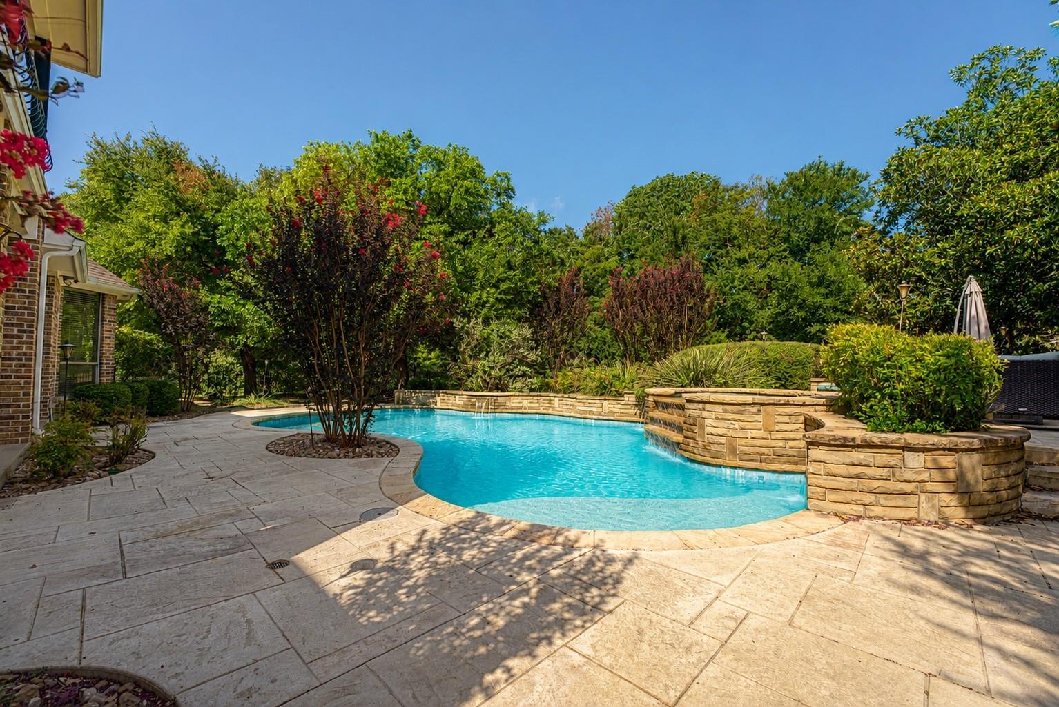 main property photo 27