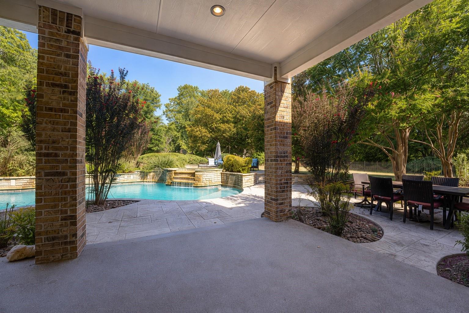 main property photo 31