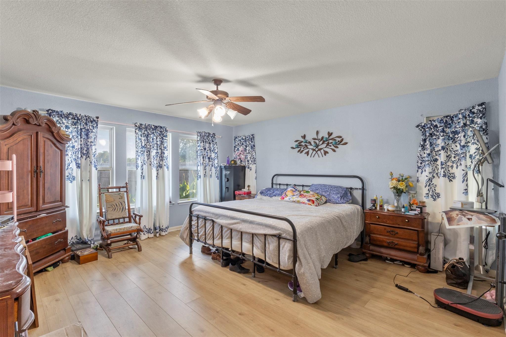 main property photo 19