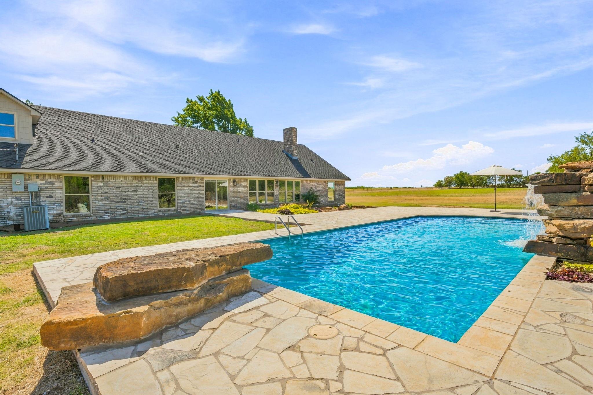 main property photo 23