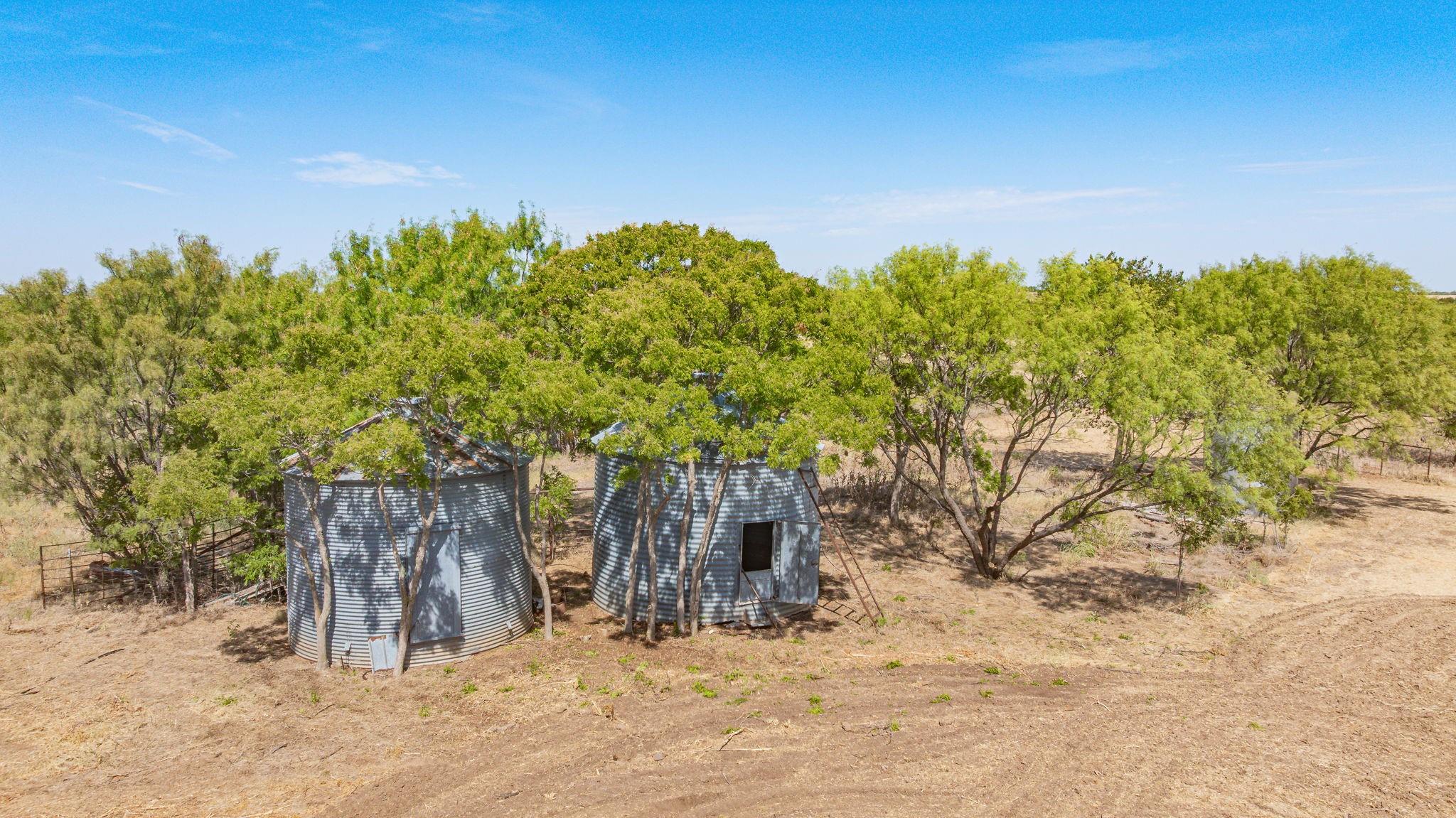 main property photo 28