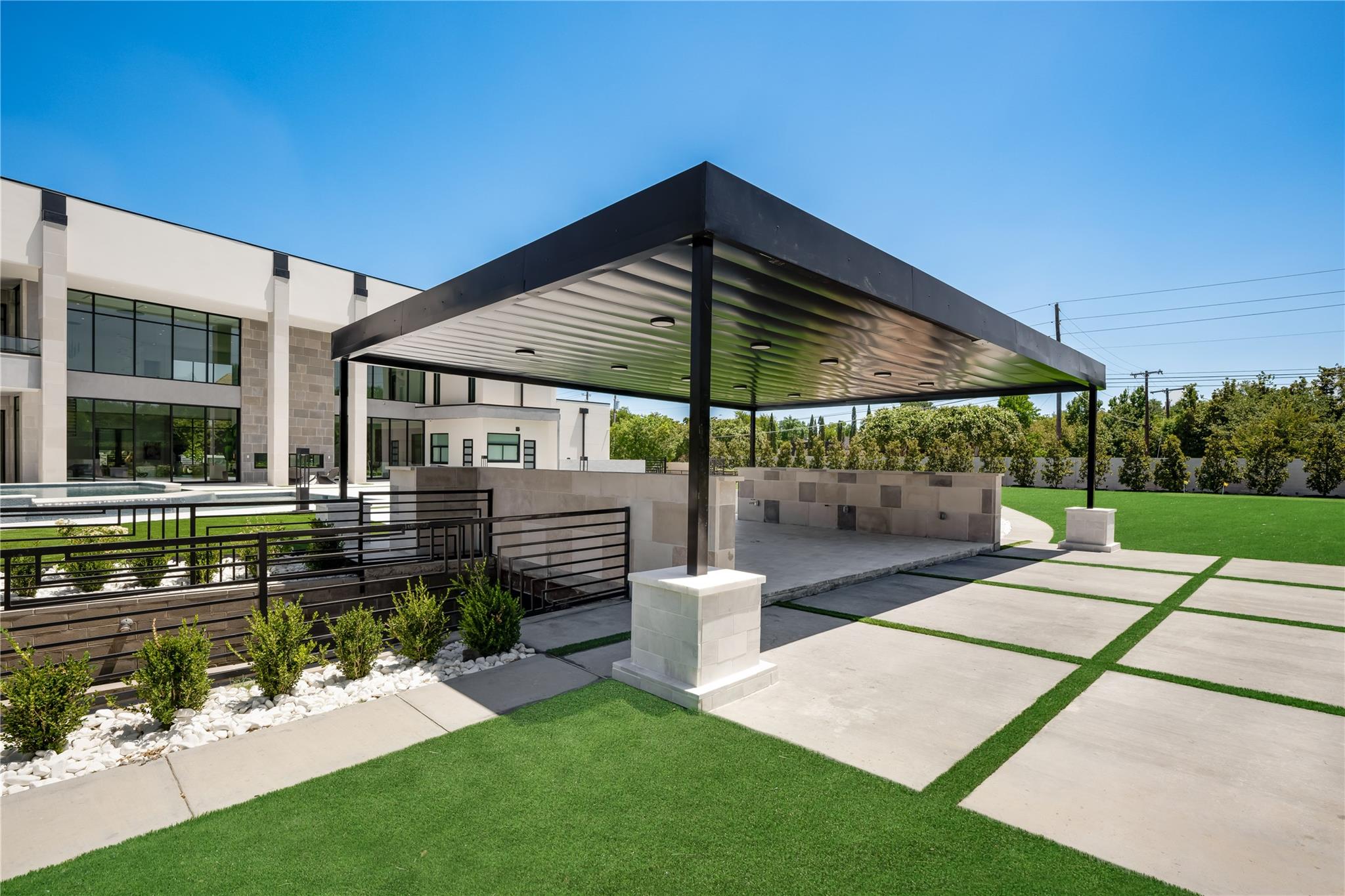 main property photo 19